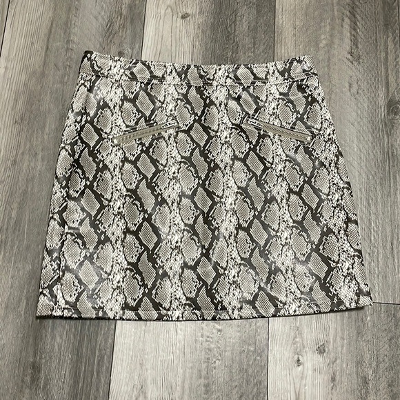 Blank NYC, lined mini skirt,‎ animal print, Python, size 27/4 - Picture 1 of 6